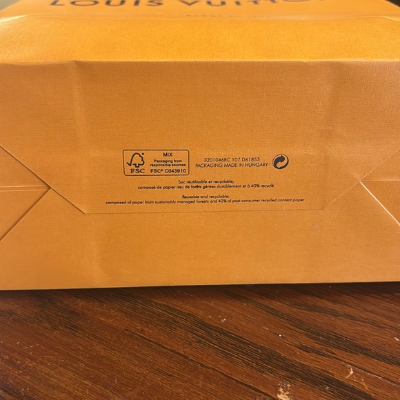 Louise Vuitton leather bracelet from Dallas Galleria store. Approx 2 yrs old - Picture 6 of 9